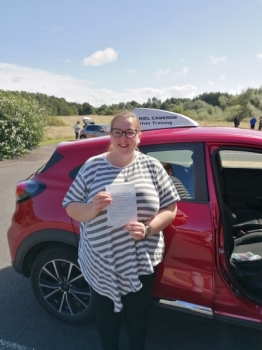 A lovely sunny August day for Jennifer´s driving test at Irvine Test Centre! The perfect day for a FIRST TIME pass with only 4 DRIVING FAULTS! After various pandemic related hold ups Jennifer really delivered on the big day and showed that persistence and putting in the work in her lessons really paid off.