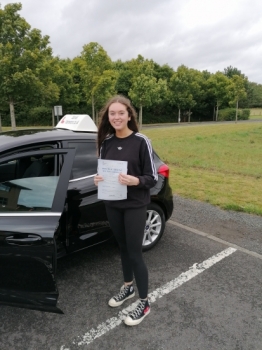 Jenna Mullin passed her driving test FIRST TIME at Irvine Driving Test Centre with only TWO driving faults. As if this wasn´t enough she did it after taking only 21 hours of lessons!! This just goes to show how much commitment and effort Jenna put in to her training.